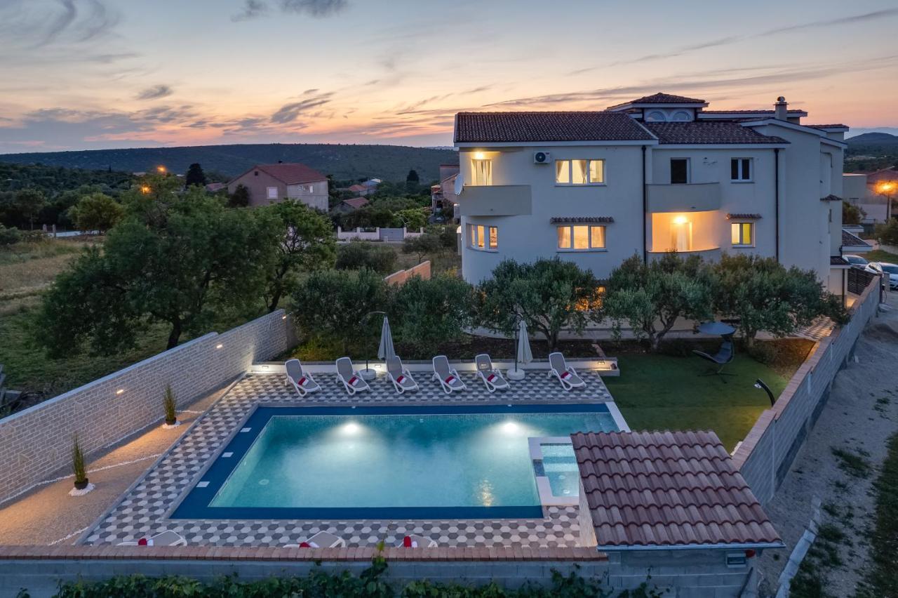 Apartment Miruna S Bazenom Donje Rastane Ngoại thất bức ảnh