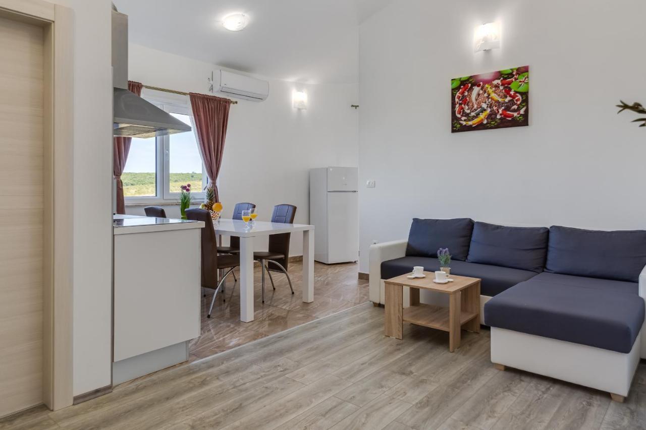 Apartment Miruna S Bazenom Donje Rastane Ngoại thất bức ảnh